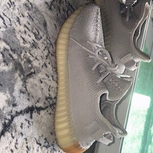Yeezy Boost 350 V2 Taupe/Gum